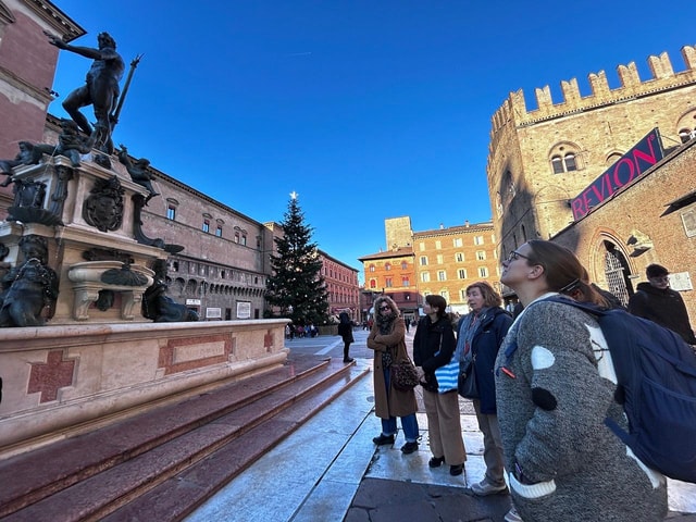 Bologna: Historical Highlights Walking Tour with Local Guide