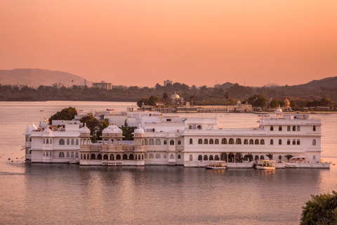 Udaipur: 8-Hour Private Sightseeing Tour by Auto with Guide