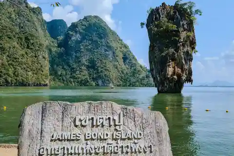 Depuis Phuket : L'île de James Bond en excursion d'une journée en hors-bord
