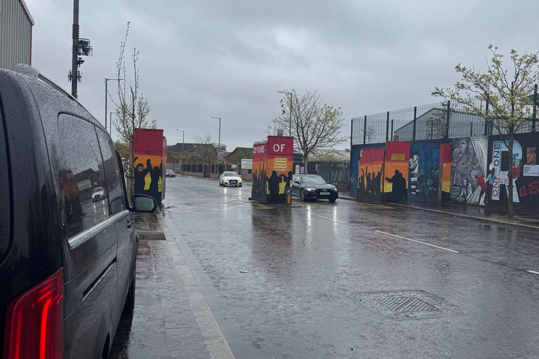 Belfast: Historical & Political Tour with Hotel Pickup