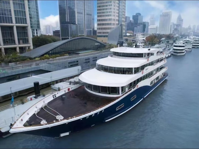 Shanghai Luxury Cruise Night View with Seafood Buffet