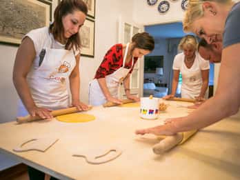Rimini: lezione di cucina sulla pasta e il tiramisù a casa di un locale