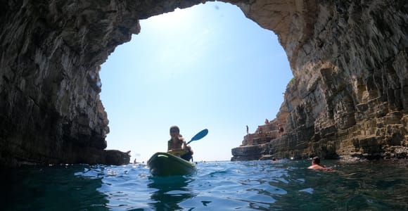 Kayak adventure in Pula: photos, drinks and wetsuit included