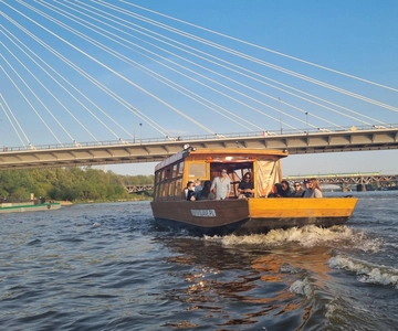Warsaw: Evening Vistula Cruise with Welcome Drink