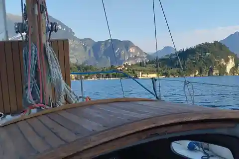 Lake Como: Classy Sailing tour, embrace the Eco-friendly way