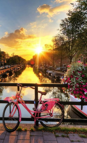 Amsterdam: City Highlights Self-Guided Audio Tour