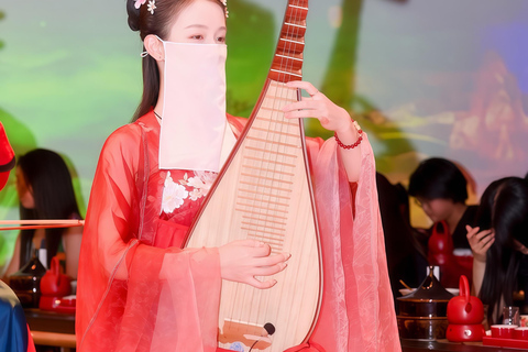 Jinan: Show Feast with Hanfu, Dinner, and Performance Row 1（SVIP）Meal+Costume+Headwear+Makeup (4 days in advance)