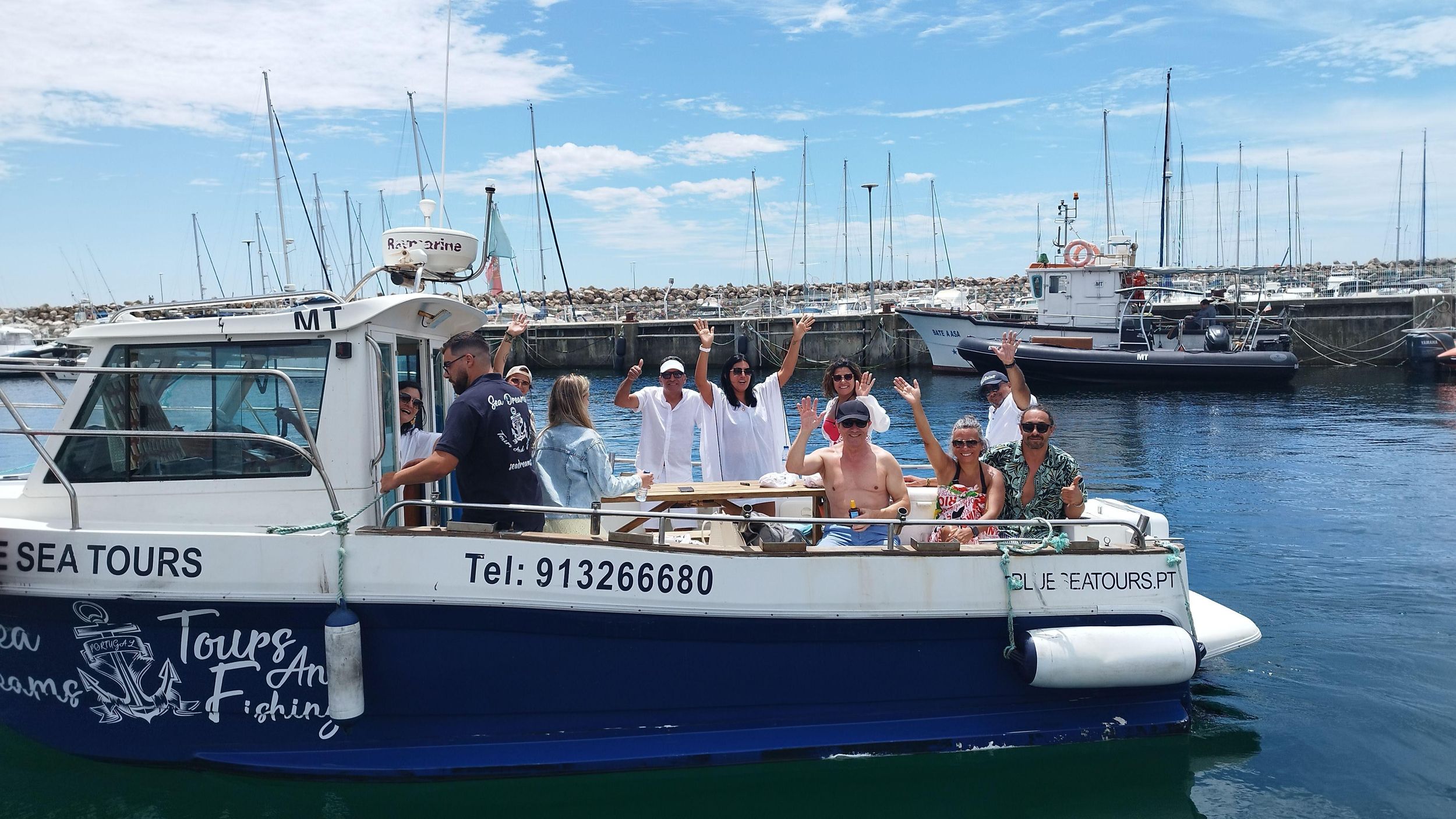 Sesimbra: Bootsfahrt mit Schnorcheln an geheimen Stränden und Buchten