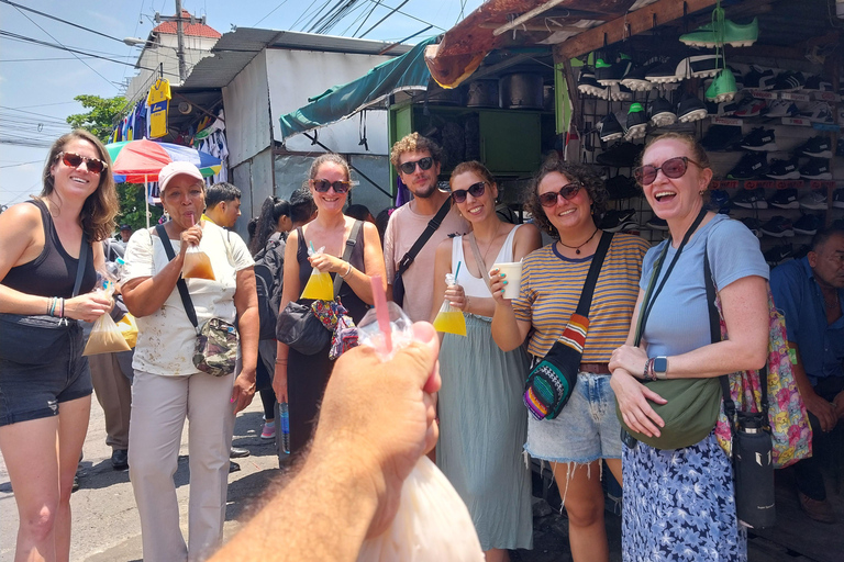 San Salvador: Tour gastrónomico guiado y compras en el mercado local