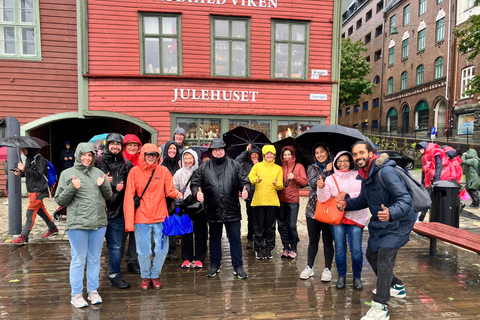 Bergen: Tips-Based Guided Walking Tour with Cheese Tasting Tour in English