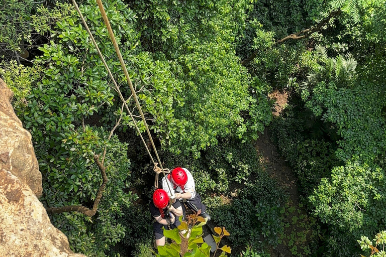 Yogyakarta: Jomblang y Cueva de Pindu con tour guiado por expertosTransporte Compartido Con Punto de Encuentro Exluido Ticket de entrada