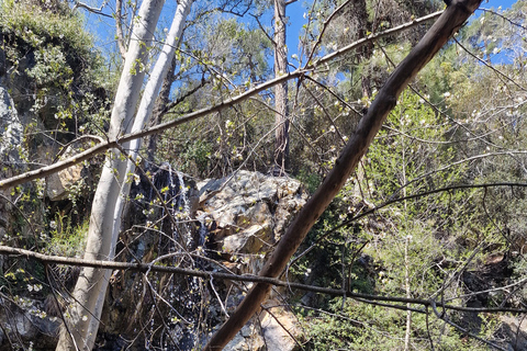 Tour privato a Troodos: cascata, villaggi e pranzo cipriotaTour privato a Troodos: cascata, villaggi e pranzo tipico cipriota