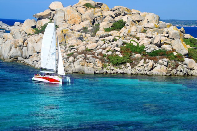 Bonifacio: Catamarantocht met snorkelen bij de Lavezzi-eilanden