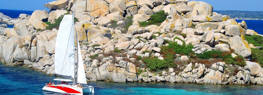 Bonifacio: Balade en catamaran avec snorkelling aux Iles Lavezzi