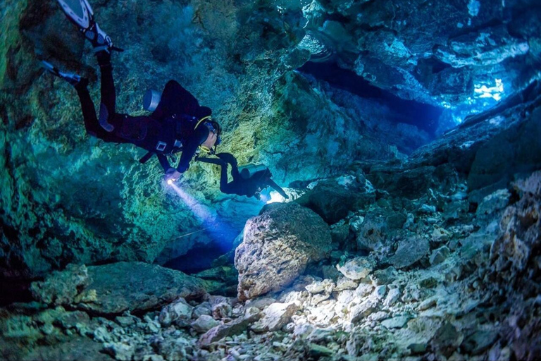 Tauchgang CenoteCenote-Tauchen