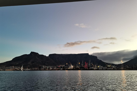 Città del Capo: una fuga di lusso in barca a vela al tramonto dal V&amp;A Waterfront