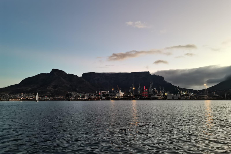 Città del Capo: una fuga di lusso in barca a vela al tramonto dal V&amp;A Waterfront