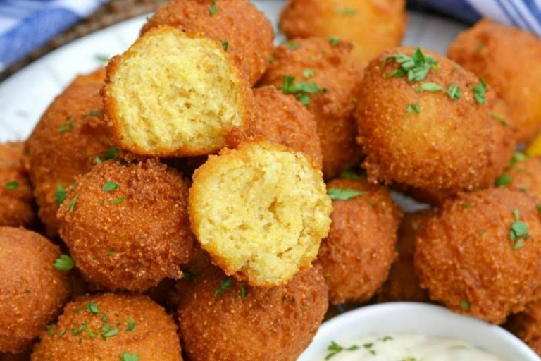 Charleston: Food & Cultural Tour with Native Local Guide