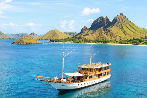 Labuan Bajo: 3-Day Komodo Sailing Ocean View Cabin All Fees Standard Boat | Sharing Room Ocean View | Tiket not Included