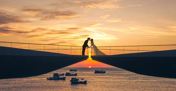 Phu Quoc: Sunset Town Tour with Kiss Bridge & Noodle Show