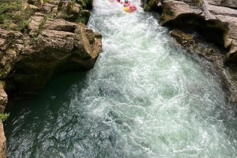 Yangshuo Xingping Longjing River Rafting1,5 kilometer rafting op de Longjing-rivier Ticket