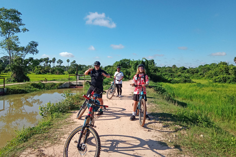Indiana Jones: Guided Jungle Trails and Temples Bike Tour