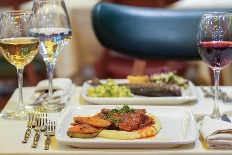 伊斯坦布尔：博斯普鲁斯海峡除夕夜游船晚宴派对伊斯坦布尔：博斯普鲁斯海峡除夕游船晚宴和派对