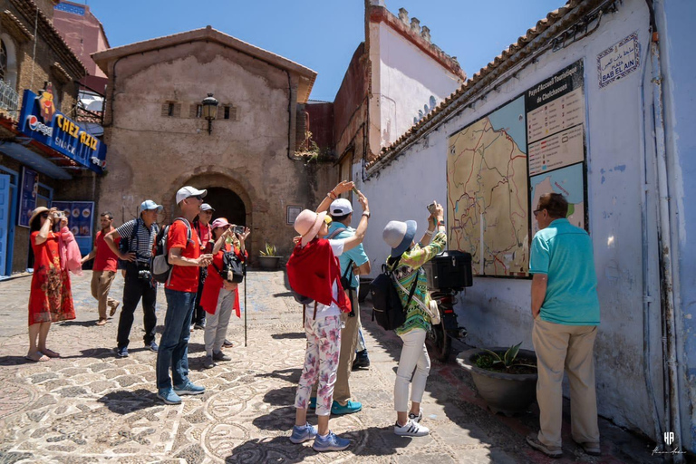 Ontdek de Blue Magic: een volledige dag in Chefchaouen en Akchour