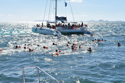 Cancun: Incredible Party on Catamaran+Open Bar-Adults Only!Cancun: Niesamowita impreza na katamaranie + otwarty bar - tylko dla dorosłych!