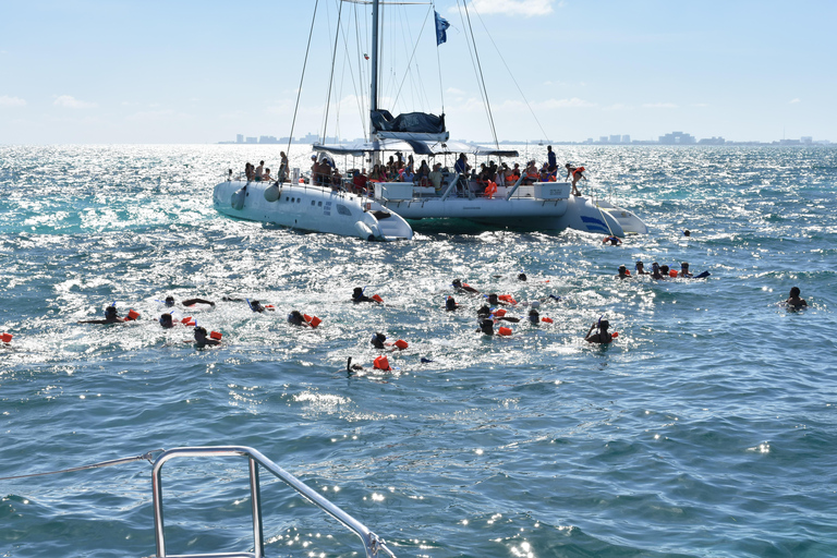 Cancun: Incredible Party on Catamaran+Open Bar-Adults Only!Cancun: Niesamowita impreza na katamaranie + otwarty bar - tylko dla dorosłych!