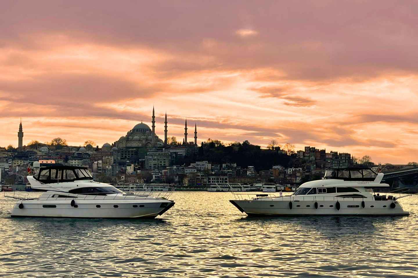 Istanbul: Small-Group Luxury Yacht Sunset Cruise w/ Snacks