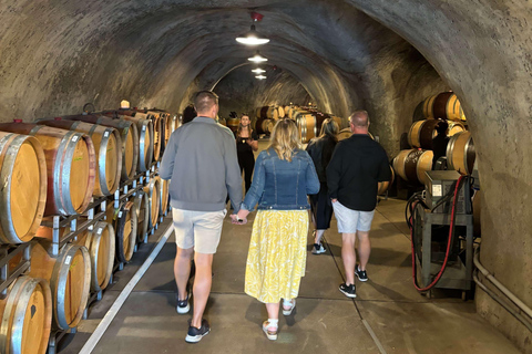 Sonoma Valley: Guided Winery Tour with Picnic Lunch