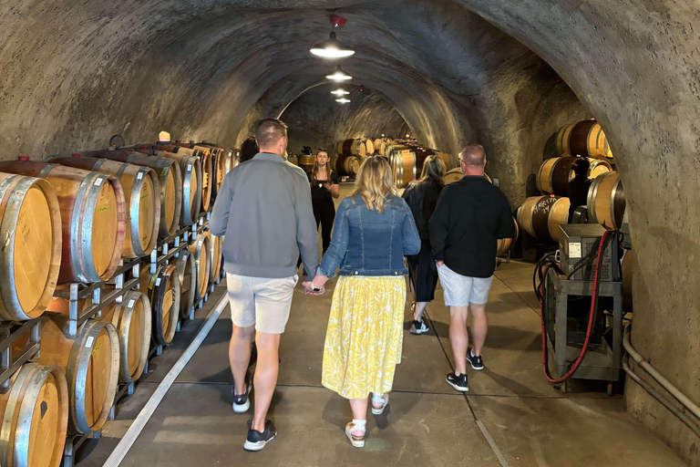 Sonoma Valley: Guided Winery Tour with Picnic Lunch