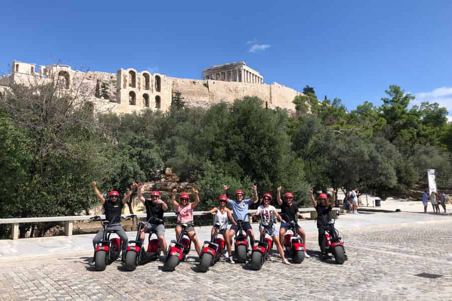 Athen: Preisgekrönte Akropolis Guided e-Scooter Tour. Foto: GetYourGuide