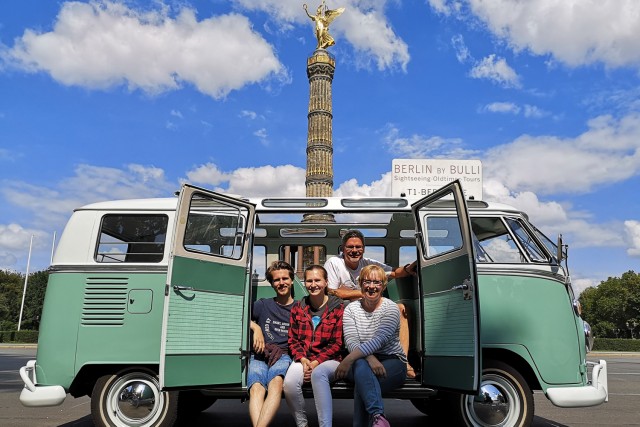 Visit Berlin: Private Sightseeing Tour in Iconic Oldtimer VW Bus in Berlin, Germany