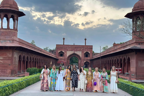 Taj Mahal Sunrise Skip-the-Line Express Entry Ticket & Guide Agra: Taj Mahal Tour with Private Guide Only