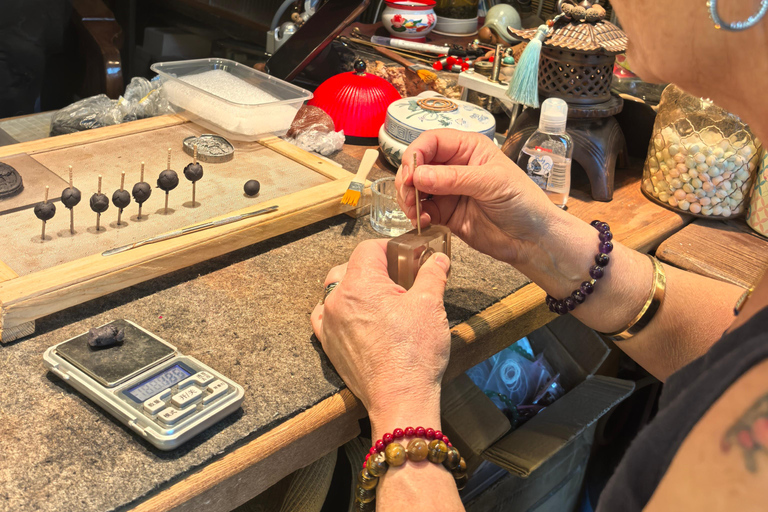 Beijing: Chinese Fragrant Bracelet Making