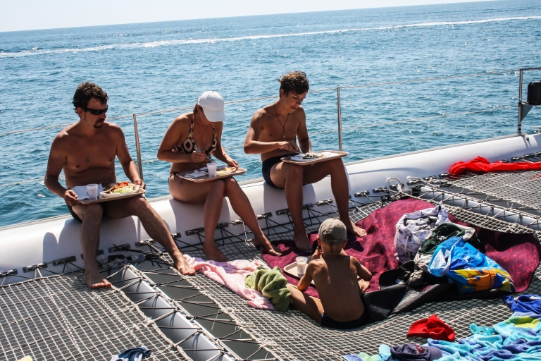 Costa Dorada: paseo en catamarán y esnórquelPaseo en barco de 3 h con bebidas y aperitivos