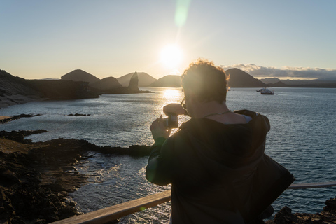 Galapagos Explorer 4-Day Tour: Santa Cruz & Bartholomew