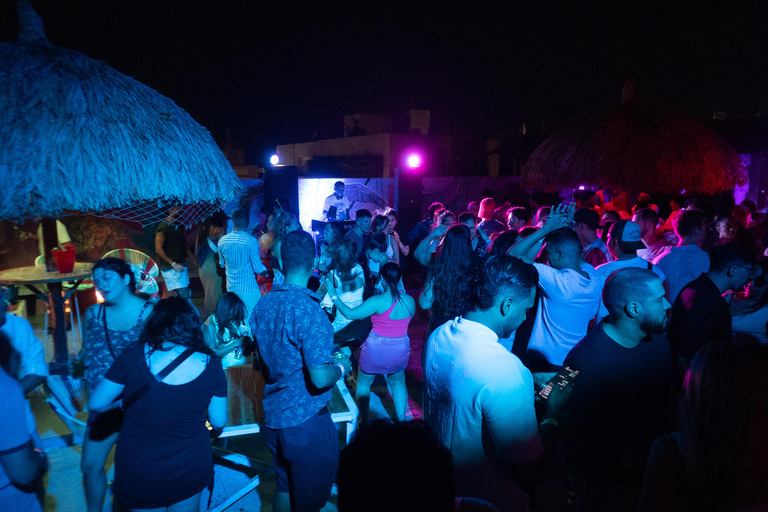 Santa Marta: Centro Histórico Bar and Club Crawl with Guide