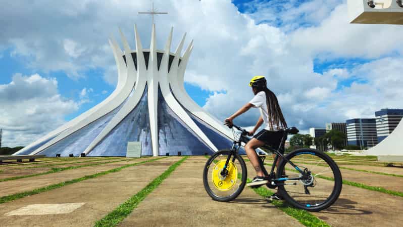 Las cuatro escalas de Lucio Tour guiado en bicicleta