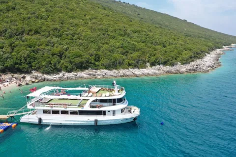 Von Tirane/Durres :Tour & tägliche Kreuzfahrt in Sazan & Karaburun