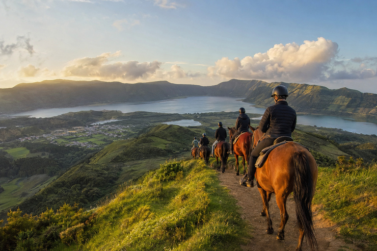 São Miguel: Sete Cidades Horse Ride with Lunch