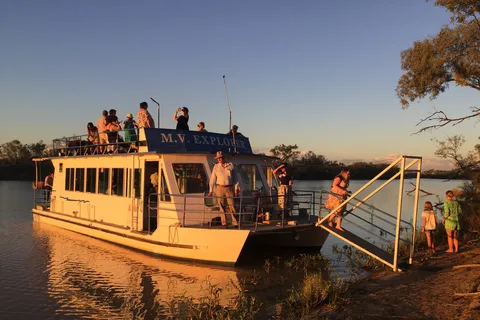 Longreach: Drover's Sunset Cruise & Outback Dinner & Show