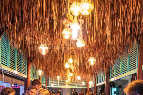 Ao Nang: Geführter Bar Crawl mit Shots und einem T-Shirt