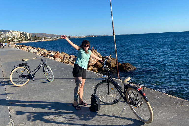 Aventura ciclista junto a la playa: Vuelta a Atenas con parada para nadar