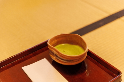 Spectacle de Maiko et de Geisha et visite culturelle à pied de GionLa visite enchantée de Maiko et la visite culturelle à pied de Gion