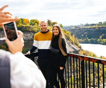 Toronto: Falls Day Tour with Boat Cruise & Niagara-the-Lake