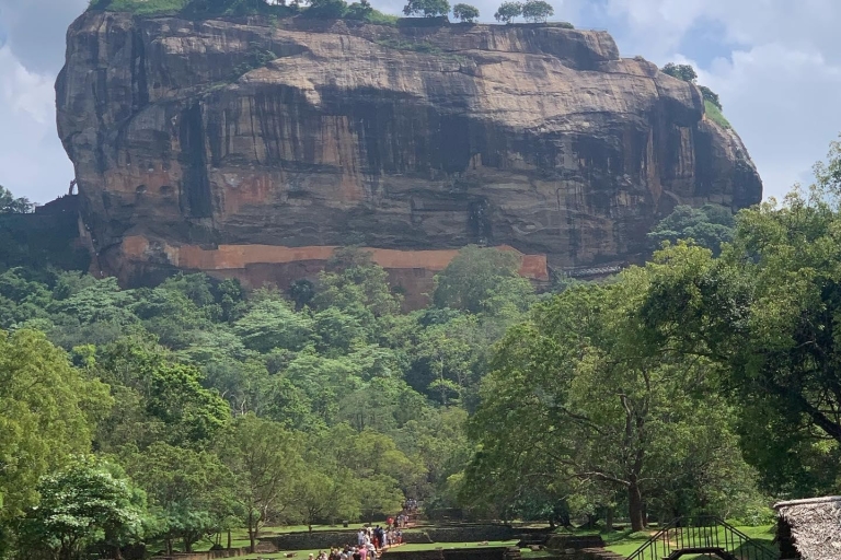 Kandy nach Sigiriya Dambulla & Minneriya Park Safari Tagestour