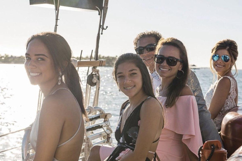 La goélette Appledore Star de Key West fait une croisière au coucher du soleil au champagne